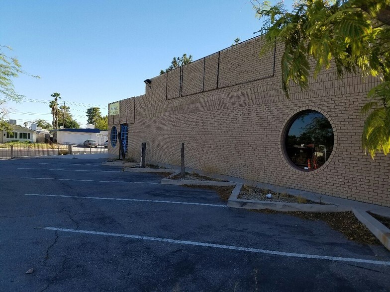 More Photos Of 5040 Edna Ave, Las Vegas Office For Lease
