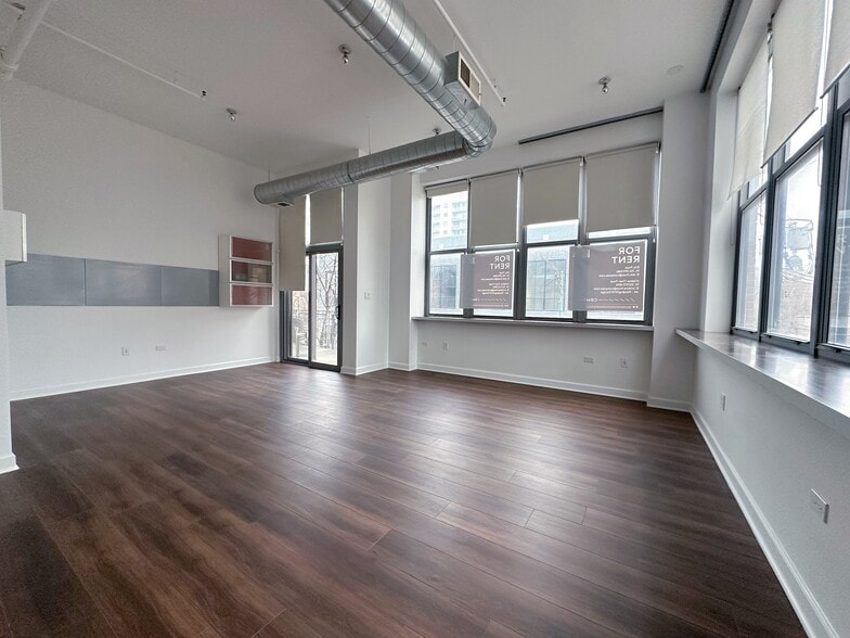 More Photos Of 824 W Superior St, Chicago Office Residential For Sale