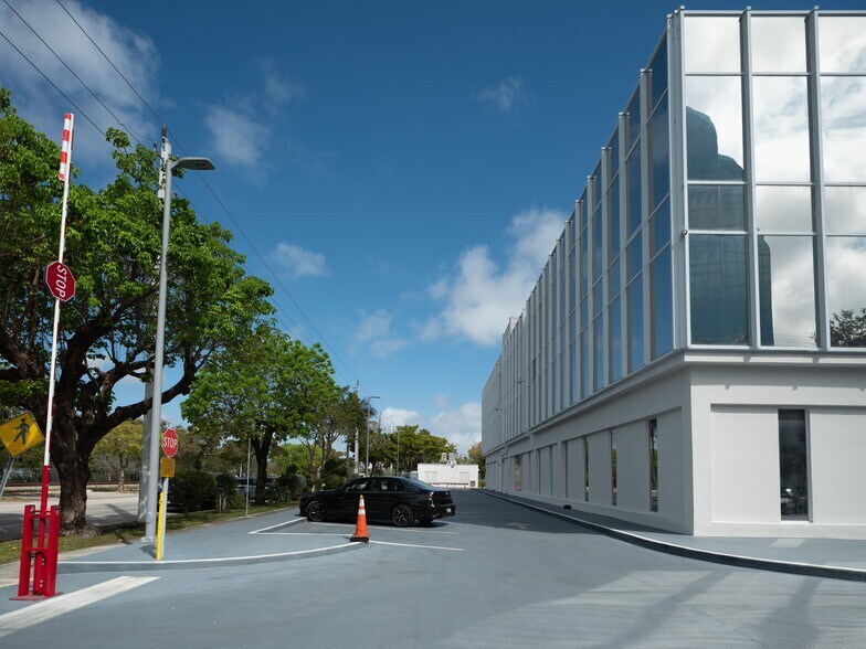 More Photos Of 4500 Biscayne Blvd, Miami Office For Sale