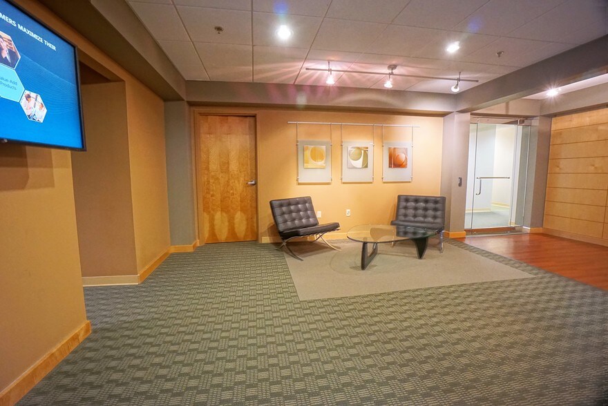 More Photos Of 6 Trafalgar Sq, Nashua Office For Lease