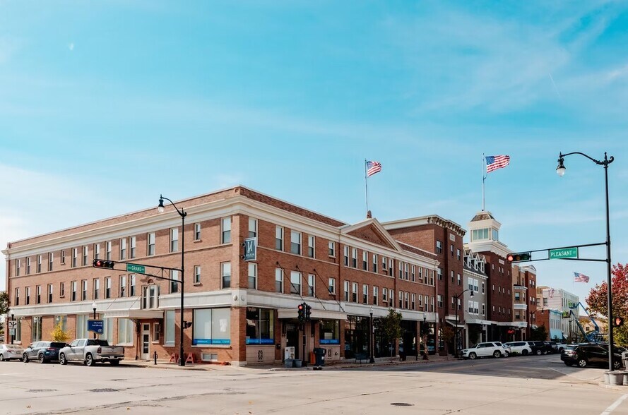 Primary Photo Of 444 E Grand Ave, Beloit Apartments For Lease