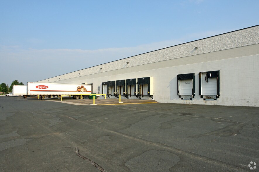 More Photos Of 2100 Woodale Ave, Mounds View Manufacturing For Lease