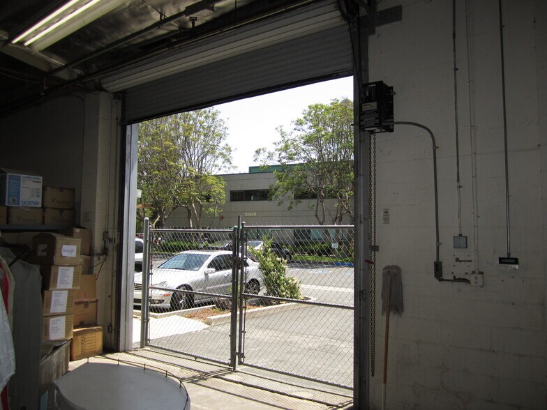 More Photos Of 10451-10463 W Jefferson Blvd, Culver City Warehouse For Lease