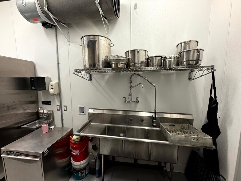 More Photos Of 1447 Santa Fe Ave, Long Beach Manufacturing For Sale
