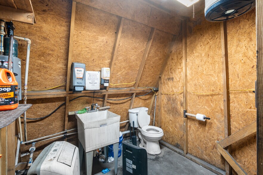 More Photos Of 2946 State Highway V, Matthews Warehouse For Sale
