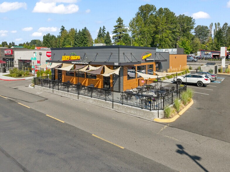 More Photos Of 900 Meridian Ave E, Milton General Retail For Lease