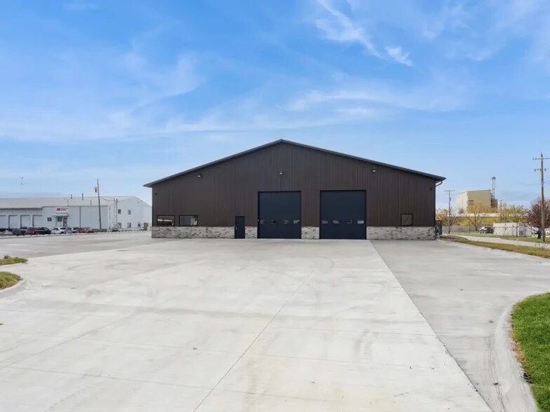 More Photos Of 1911 NE 58th Ave, Des Moines Industrial For Sale