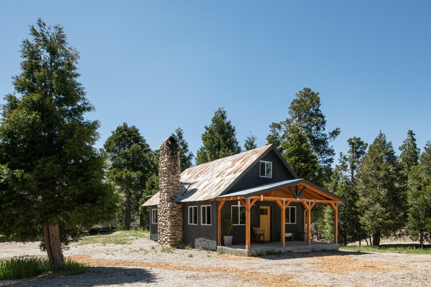 More Photos Of 25807 State Highway 189, Twin Peaks Hotel For Sale