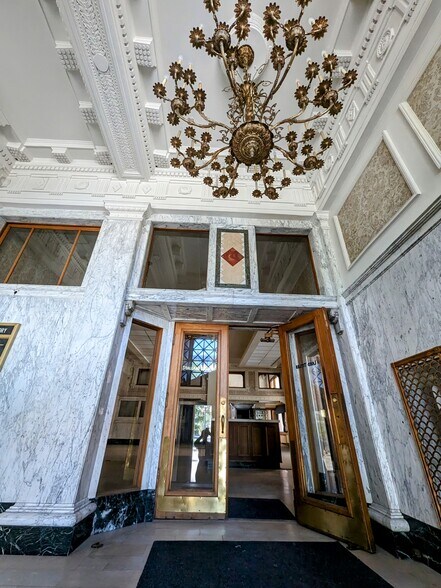 More Photos Of 301 Columbia St, Lafayette Office For Lease