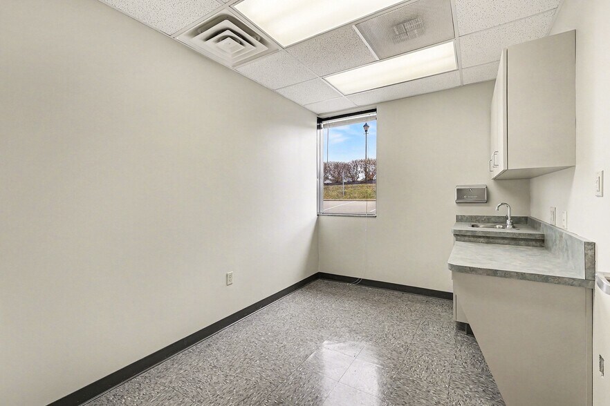 More Photos Of 599 Freedom Park Dr, Edgewood Medical For Lease
