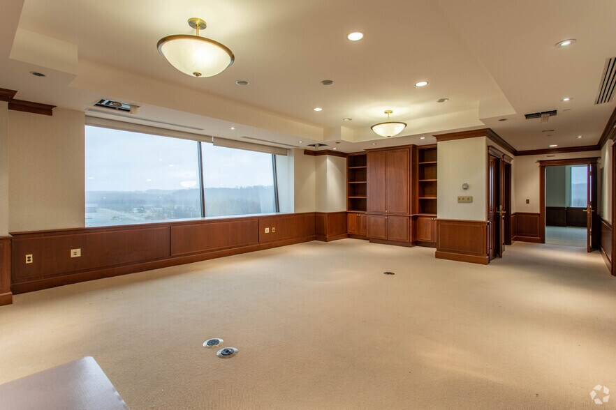 More Photos Of 1500 E Main St, Newark Office For Sale