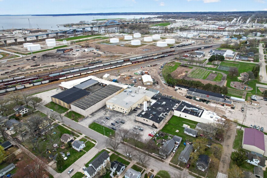 More Photos Of 1132 Lincoln St, Green Bay Warehouse For Sale
