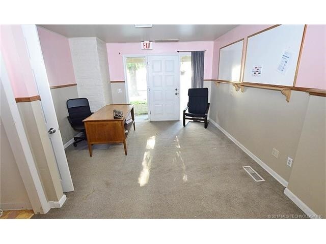More Photos Of 223 N East Ave, Tahlequah Office For Sale