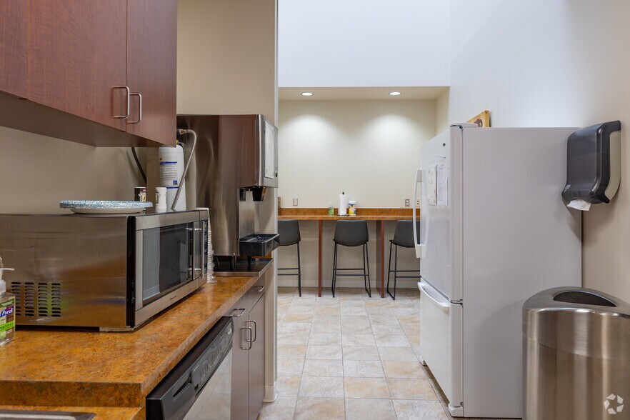 More Photos Of 9949 W Sam Houston Pky N, Houston Office For Lease