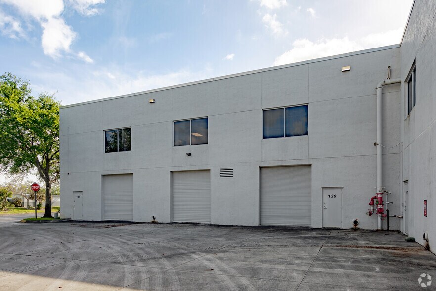 More Photos Of 3201 W Commercial Blvd, Fort Lauderdale Office For Lease