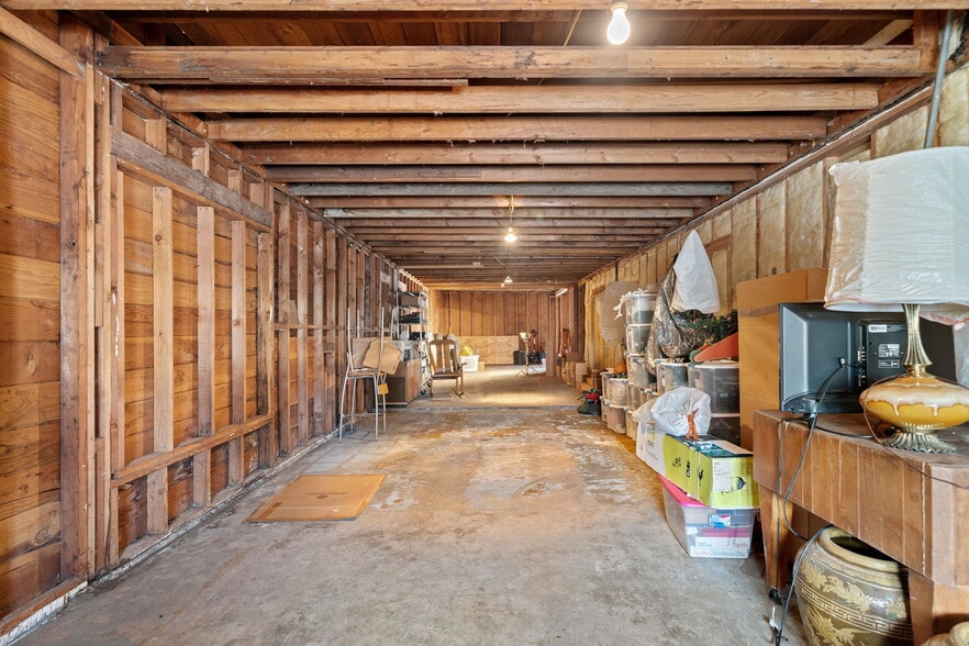 More Photos Of 710 S Lincoln St, Port Angeles General Retail For Sale