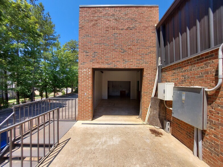 More Photos Of 625 Hutton St, Raleigh Showroom For Lease