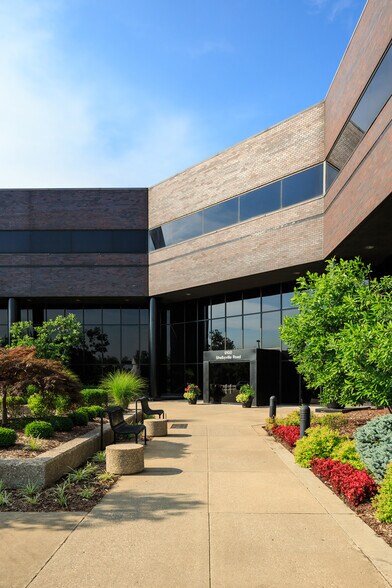 More Photos Of 9100 Shelbyville Rd, Louisville Office For Lease