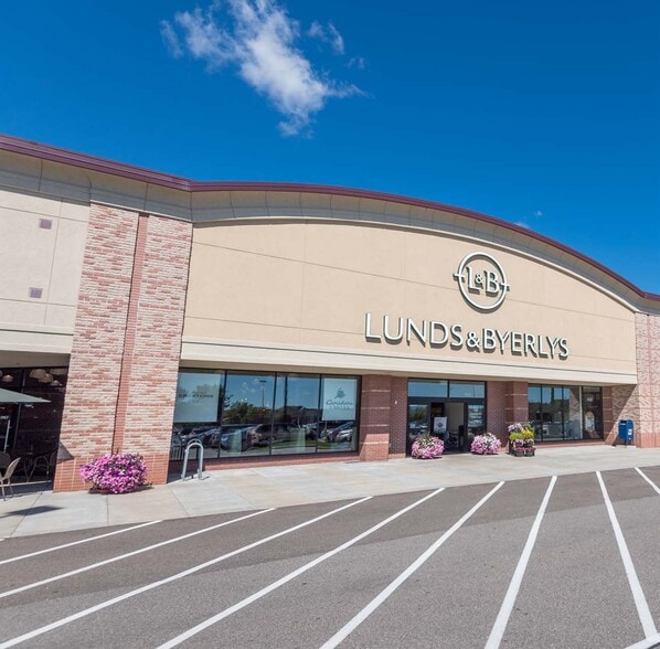 More Photos Of 1505-1555 Queens Dr, Woodbury Freestanding For Lease