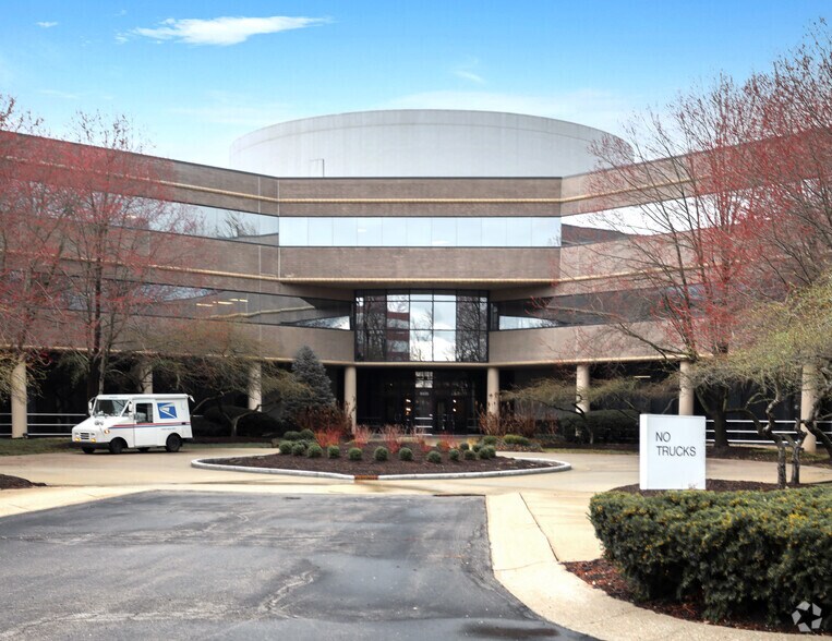 More Photos Of 8335 Allison Pointe Trl, Indianapolis Office For Sale