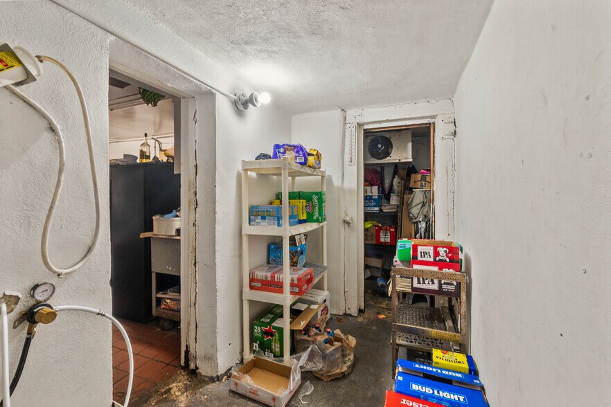 More Photos Of 10 Anastasia Blvd, Saint Augustine Bar For Lease