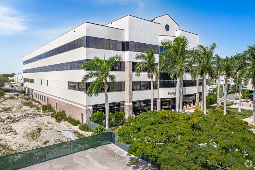 More Photos Of 2751 S Dixie Hwy, West Palm Beach Office For Lease