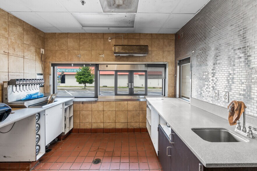 More Photos Of 1197 Lakes Blvd, Lake Park Fast Food For Lease