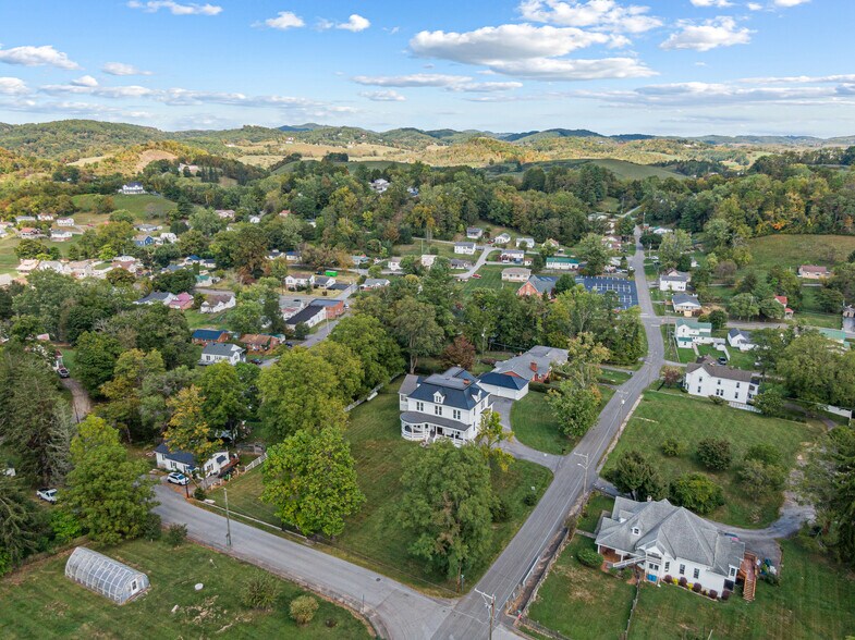More Photos Of 639 Tower St, Tazewell Specialty For Sale