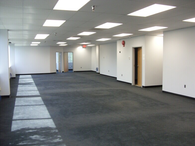 More Photos Of 1000 Crawford Pl, Mount Laurel Office For Lease