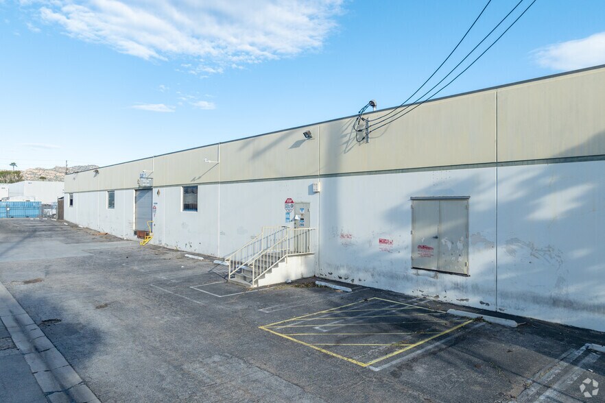 More Photos Of 9621-9631 Irondale Ave, Chatsworth Manufacturing For Sale