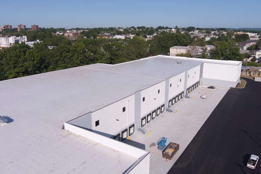 More Photos Of 2125 McCarter Hwy, Newark Warehouse For Lease