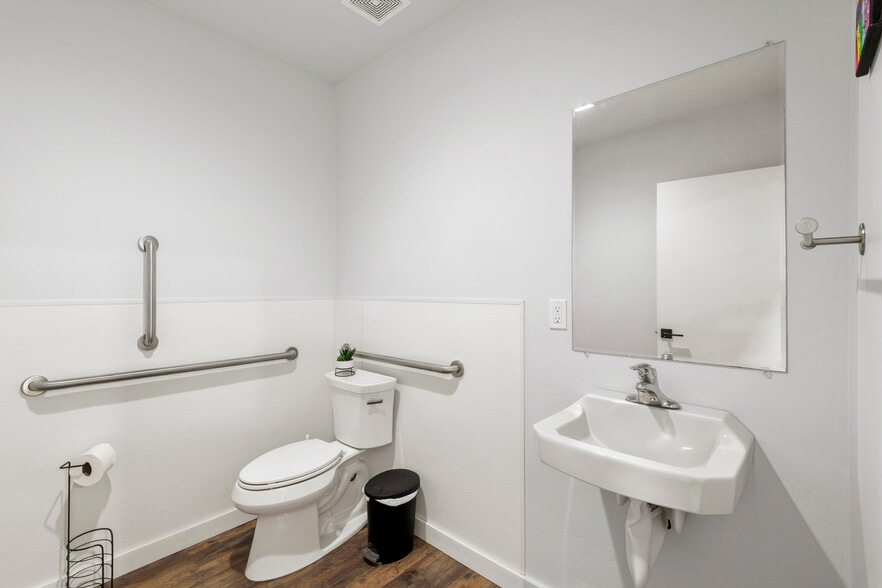 More Photos Of 8829 Lake Shore Dr, Nampa Industrial For Sale