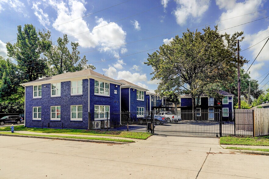 More Photos Of 1009 Enid St, Houston Apartments For Sale