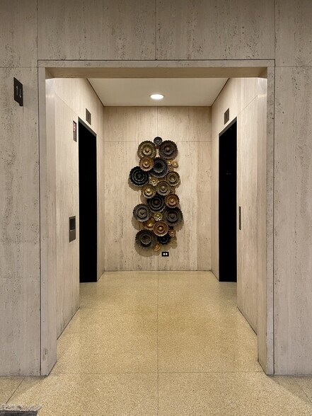 More Photos Of 40 E Huron St, Chicago Office For Lease