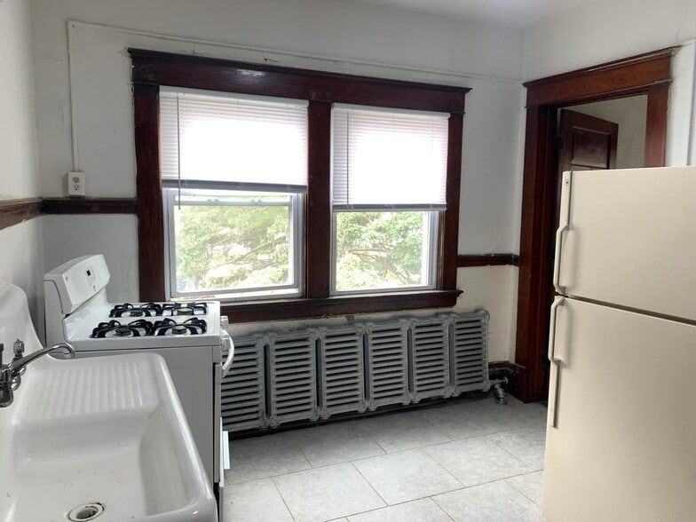 More Photos Of 2900 W Arthur Ave, Milwaukee Storefront Retail Residential For Sale