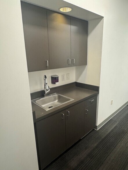More Photos Of 9220-9268 1/2 Hall Rd, Downey Warehouse For Lease