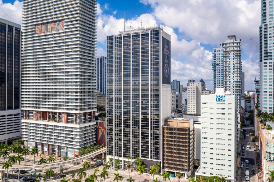 More Photos Of 100 N Biscayne Blvd, Miami Office For Lease