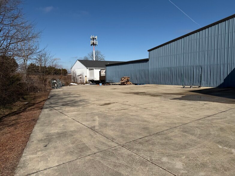 More Photos Of 2705 S Pleasant Valley Rd, Winchester Distribution For Lease