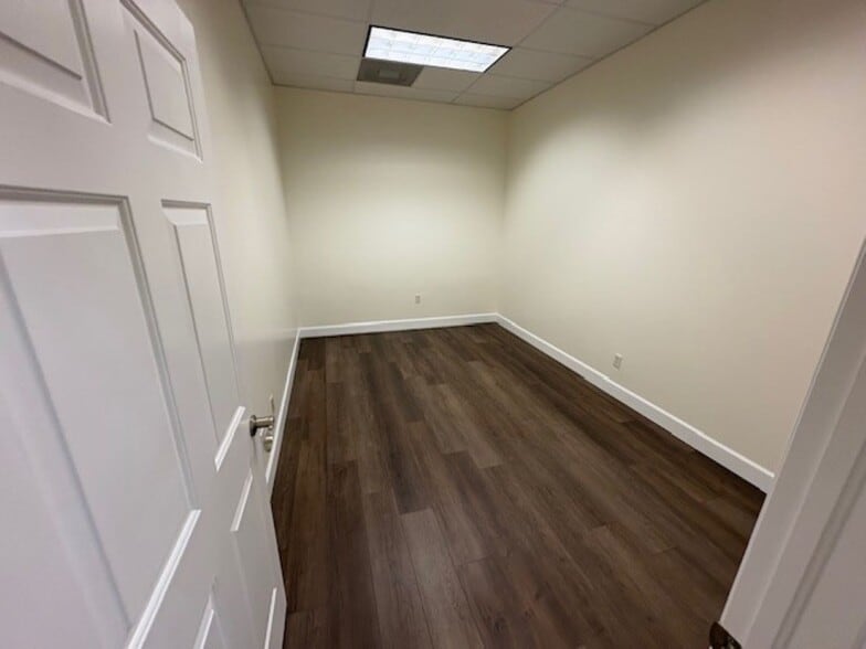 More Photos Of 9015 Americana Rd, Vero Beach Medical For Sale