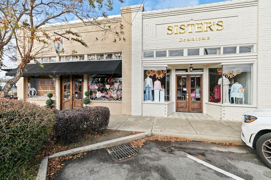 More Photos Of 111 W Ridgeley St, Atmore Storefront For Sale