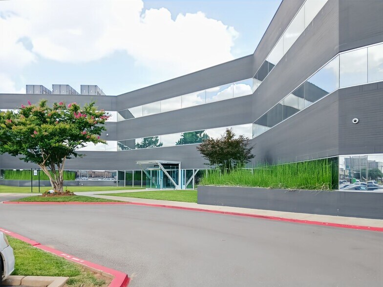 More Photos Of 5600 N May Ave, Oklahoma City Coworking Space