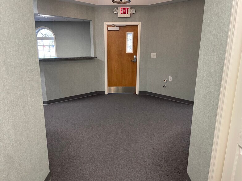 More Photos Of 2141 Eastview Pky, Conyers Office For Sale