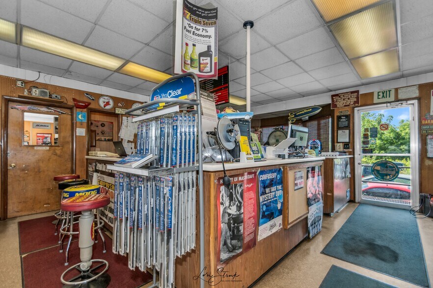More Photos Of 300 Railroad Ave, Wheeler Auto Repair For Sale
