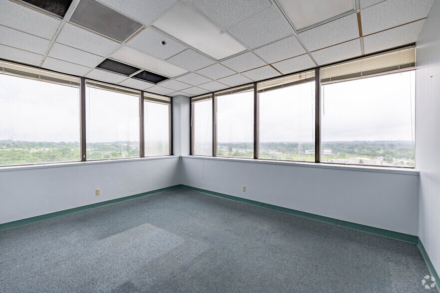 More Photos Of 7162 Reading Rd, Cincinnati Medical For Lease