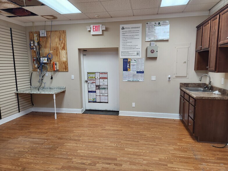 More Photos Of 1420 Mcfarland Blvd, Northport Unknown For Lease