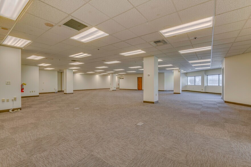 More Photos Of 25 Blackstone Valley Pl, Lincoln Medical For Sale