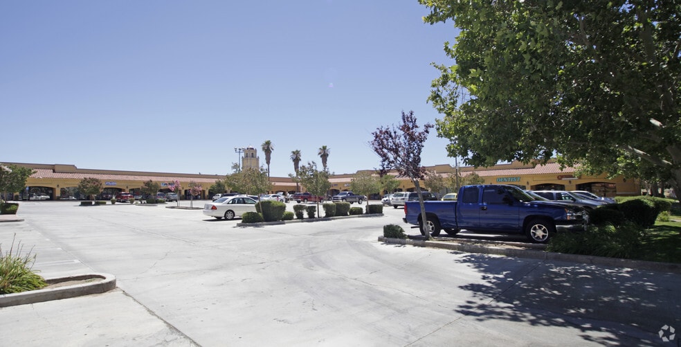 More Photos Of 2720-2728 E Palmdale Blvd, Palmdale Freestanding For Lease