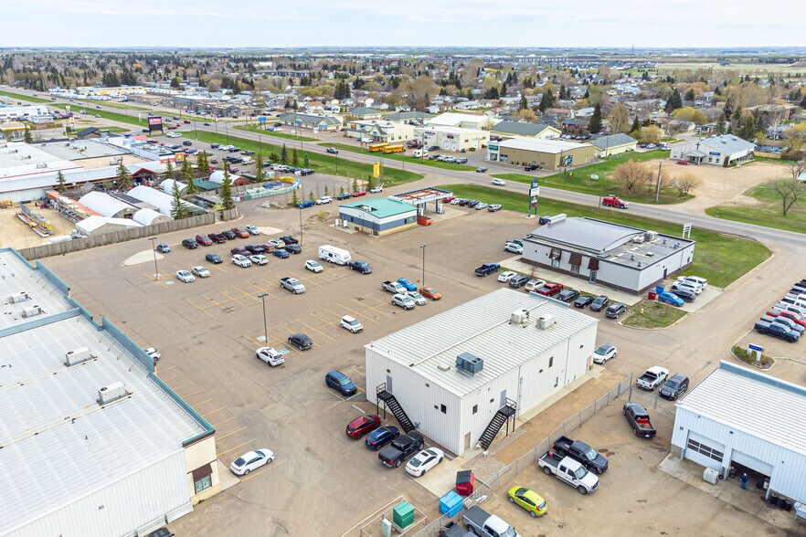 More Photos Of 2602 50 Av, Lloydminster Showroom For Sale