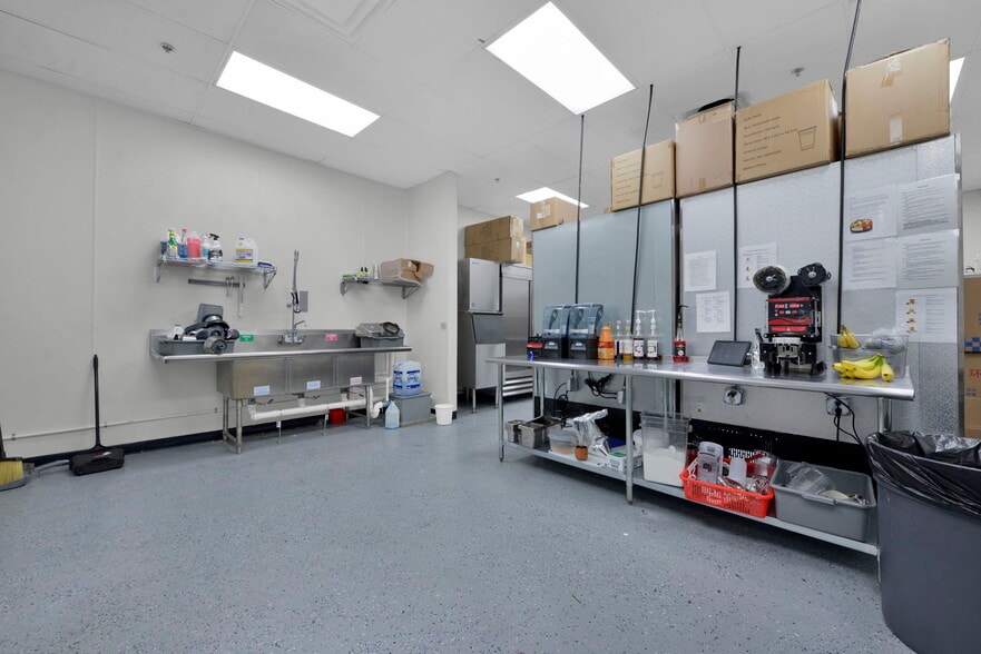 More Photos Of 2017-2035 Polaris Pky, Columbus Storefront For Lease