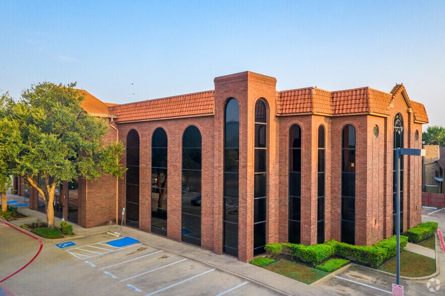 More Photos Of 1229-1231 E Pleasant Run Rd, DeSoto Office For Lease